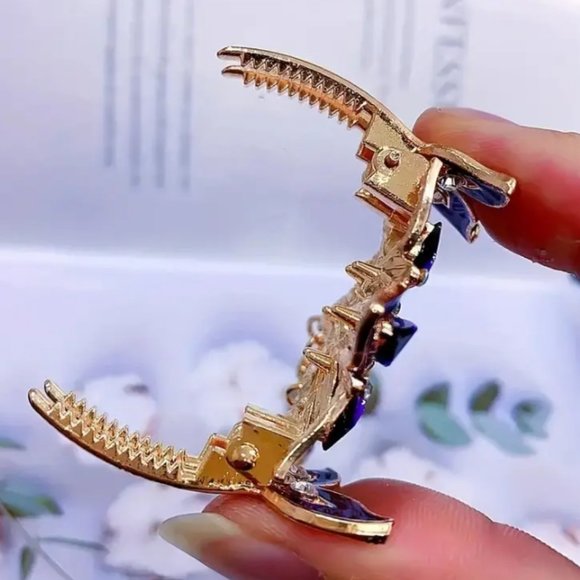 SPARKLING FLOWER HAIR CLIP in Violet - Picture 3 of 4